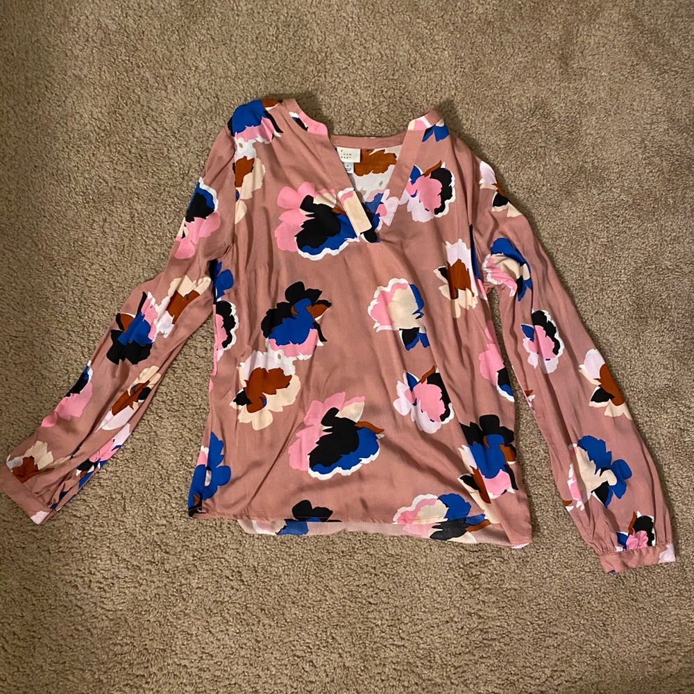 Perfect floral long sleeve work blouse!